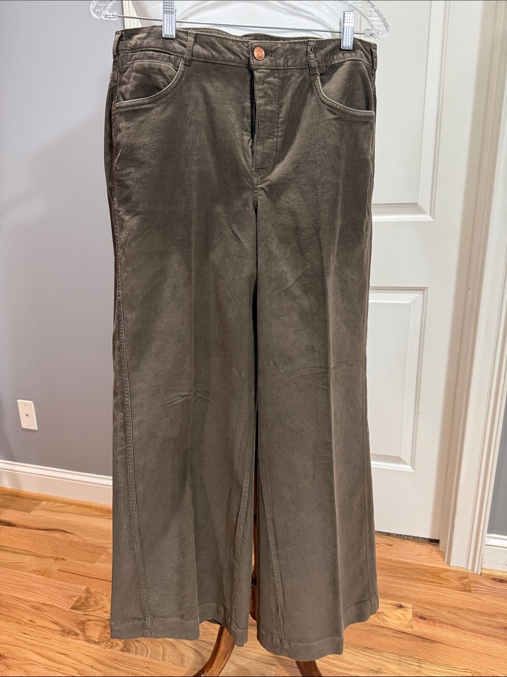 Pilcro Anthropologie EUC Wide-Leg Corduroy Pants in Olive Green- Size 31